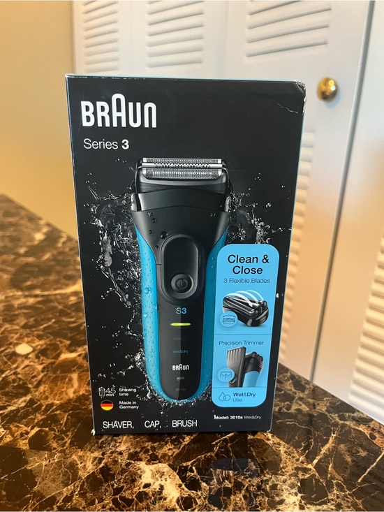 braun Other - New Braun Series 3 Men's Electric Shaver - Blue